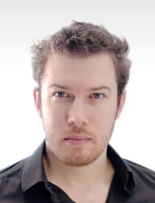 jonathan-bouchard-at-cafe